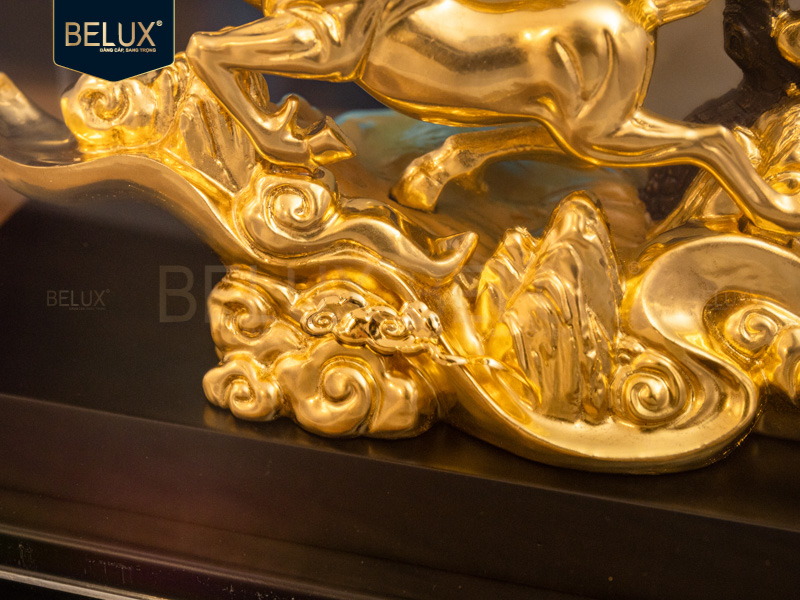 Tượng Ngựa Phong Vân Dát Vàng 24k – Bản Hào Ca Của Sự Thành Công Và Thịnh Vượng